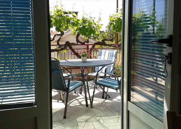 Nada トロギール